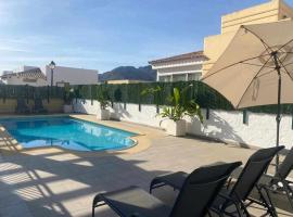 Encantadora villa de 3 cuartos y piscina privada, hotel em Turre