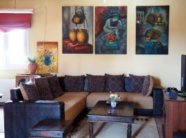 artist's apartment، فندق في Agios Ioannis