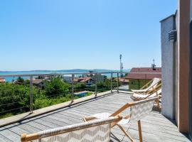 Happy-U house - Modern and with stunning view, hotel en Chernomorets