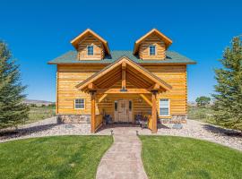 Rustic Retreat Log Cabin W- Fire Pit Pool Table!, Hotel in Mack