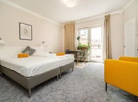 Cosy studio with terrace by tram