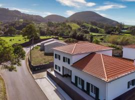 Batalha Family House, vacation home in Fenais da Luz