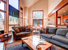 Exquisite Home with Ski-In Access, PRIVATE HOT TUB and Stunning Mountain Views FOUR