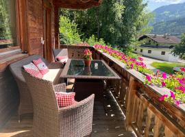 Ferienwohnung Platzhirsch Panorama View Balkon, Gartensauna, Garten, Grillplatz, hotel para famílias em Stumm