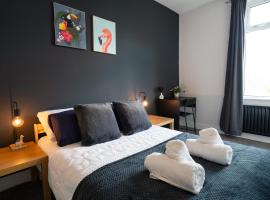 Central 2 Bedroom House-Parking, готель у місті Бішоп-Окленд