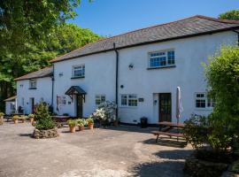 Foxglove, cottage in Week Saint Mary