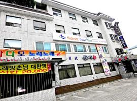 Hwaseong Guesthouse, hotell i Suwon