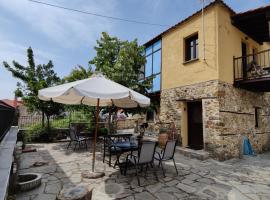 The Stone House in Halkidiki, vacation home in Vávdhos