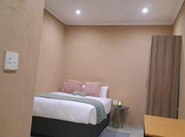 Cozy Airport Stay, hotel with parking in Kempton Park