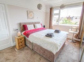 Seaside double room in cozy house, khách sạn ở New Brighton