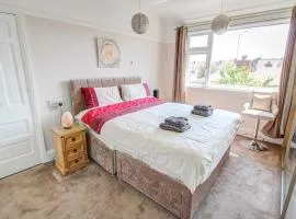 Seaside double room in cozy house