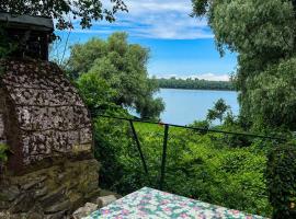 Varljivo leto, Fruska gora, vacation home in Čortanovci