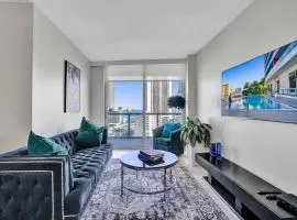 Gorgeous 4 BDRM Condo Stunning Views Beach Access