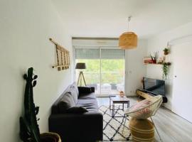 Superbe appartement, parking privatif et piscine, hotel a Pau