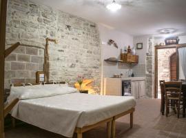 Monolocale centro storico, hotel in Gubbio