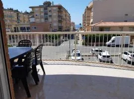 Amplio piso con vistas a la playa de Poniente