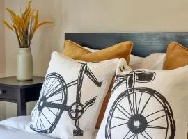 The Bs Cycle, 4 Bedroom, 2 Bathroom, House in Harrogate Centre