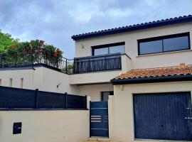 VILLA AU COEUR DE L'HERAULT AVEC PISCINE ET SAUNA, hotel with parking in Saint-André-de-Sangonis