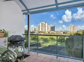 Maroochydore Beach, Park, Cafes, 4 Guests - ZB3