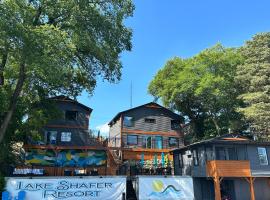 Lake Shafer Resort: Monticello şehrinde bir otel