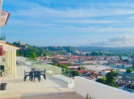 Vila Pombal Tomar - Luxury Apartment with private pool and Castle View、トマールのコテージ