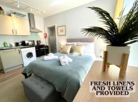 Cute and cosy studio in a Fantastic Location! BISHOPS STORTFORD, hotel near Bishop's Stortford College, Bishops Stortford