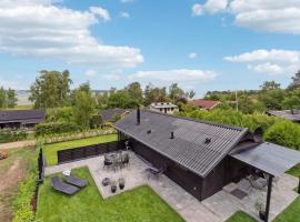 Amazing Home In Holbk With Sauna, Wifi And 1 Bedrooms, bolig ved stranden i Holbæk