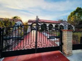 Detached Guesthouse in Monrovia/Los Angeles