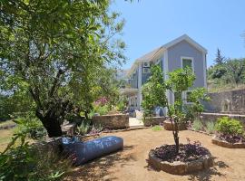 The Blooming House, hotel with parking in Makriótika