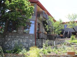 Guest House Ilto, παραλιακή κατοικία σε Akhmety