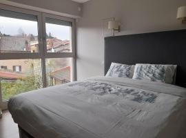 Auberge du Vernet - Le Pin Solitaire, hotel v destinaci LʼEstrade
