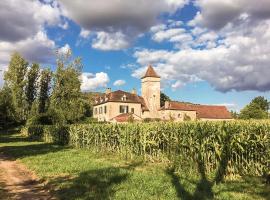 Historic mansion by the River Lot in C nevi res, בית נופש בCénevières