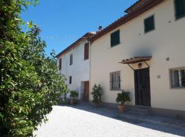 Simplistic Holiday Home in Pistoia with Terrace Garden, cheap hotel in Pistoia