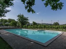 Authentic holiday home in Bucine with swimming pool, hotel s parkovaním v destinácii Ambra