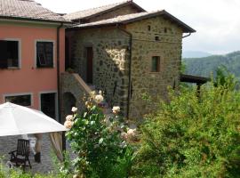 Holiday home in Canossa with Swimming Pool Garden Barbecue, casa o chalet en Mulazzo