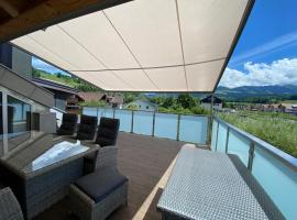 Berg Fux - 200qm großes Haus mit eigener Dachterrasse - Bergpanorama - Weber Gas Grill, hotelli kohteessa Sonthofen