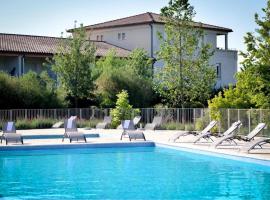 La Résidence du Château de Jouarres, hotel con pileta en Azille