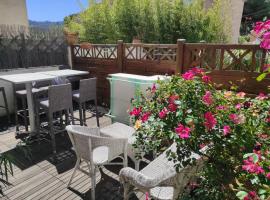 Maisonnette 1 chambre Climatisation Calme Jardin BBQ Plages, hotel in La Seyne-sur-Mer