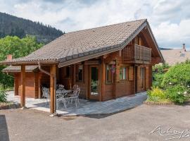 Chalet La Calougeotte avec jardin, sauna et spa intérieur privatif, casa per le vacanze a Le Ménil