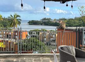 Cozy one bedroom apartment in a secure complex , PORT CHAMBLY Mauritius, apartma v mestu Terre Rouge