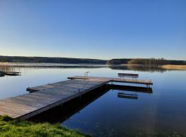 Domki nad jeziorem - Posiadłość Nad Zatoką, village vacances à Ryn