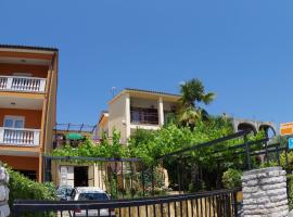 Boutique Apartment in Pje cana Uvala with Balcony, hotel in Vintijan