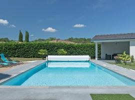 Villa Blanca - Maison climatisée piscine privée, loma-asunto kohteessa Saint-Selve