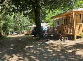 Camping Paradis Bellerive, perkemahan di Montfrin