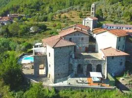 Flat with heated hot tub and shared pool