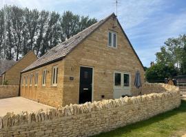 Pass the Keys Chestnut Cottage parking stunning views, cottage in Chipping Campden