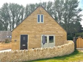 Pass the Keys Chestnut Cottage parking stunning views
