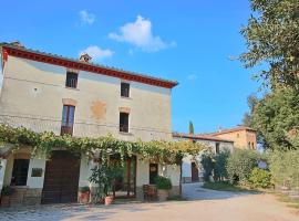 Attractive apartment in old farmhouse on the estate with pool, vila v destinaci Umbertide