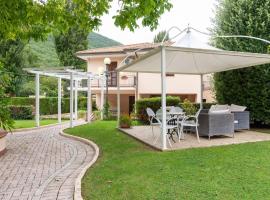 Stunning Holiday Home in Foligno with Sauna, hotel met parkeren in Foligno