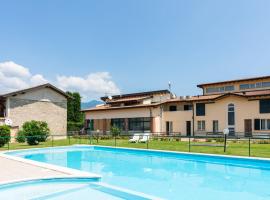 Modern Apartment in Sal with Swimming Pool, golf hotel in Salò